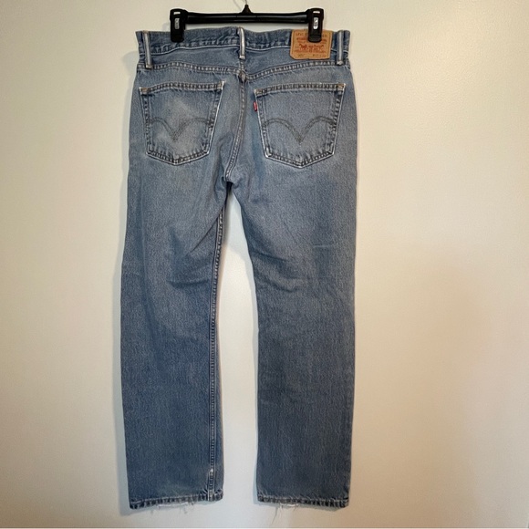 Levi's 505 Regular Fit Jeans Mens 33x32 Blue Denim Straight Med Wash DISTRESSED - Picture 3 of 7